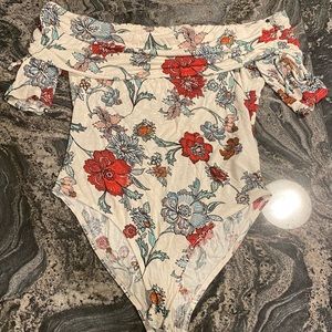 Forever 21: White/Multicolor Floral Off-Shoulder Bodysuit